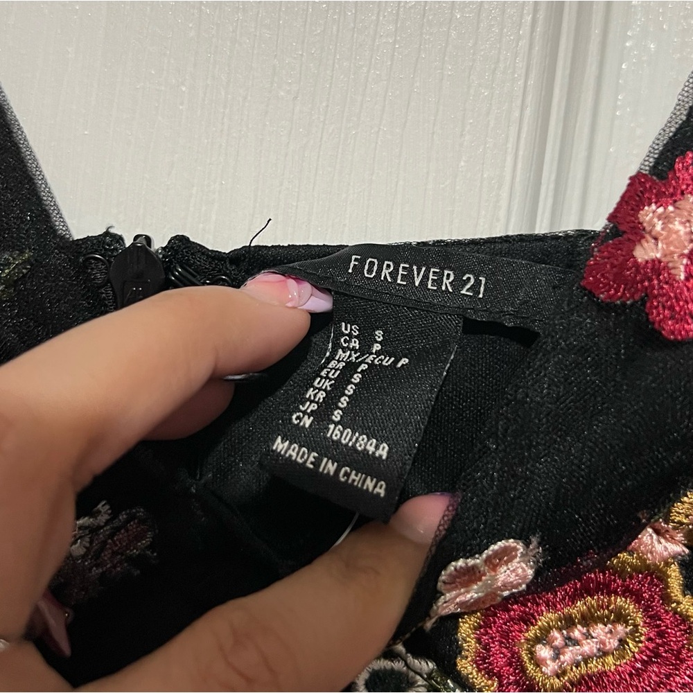 💗 *NEW* Forever 21 - Floral Embroidered Black Floor Length Dress - Picture 6 of 9